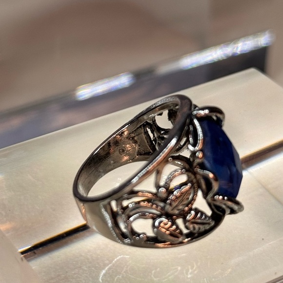 Vintage Silver Toned Ring with Blue Gemstone lot D14 - Picture 8 of 11
